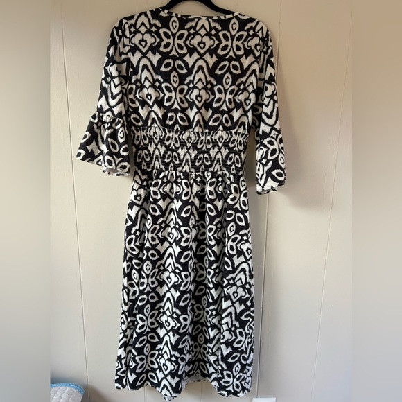 Women’s Dress - Picture 5 of 6